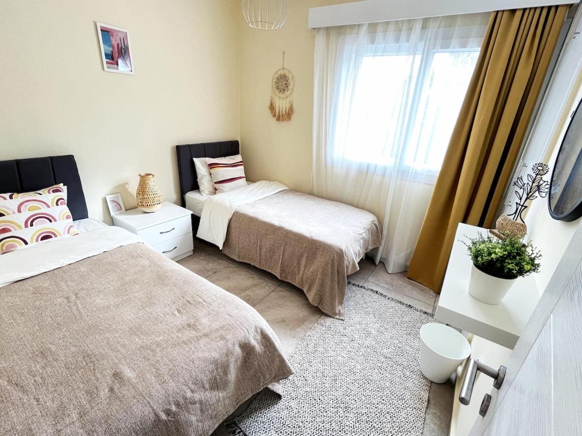 Weekend Apartments 3Br Kerýnia Eksteriør bilde