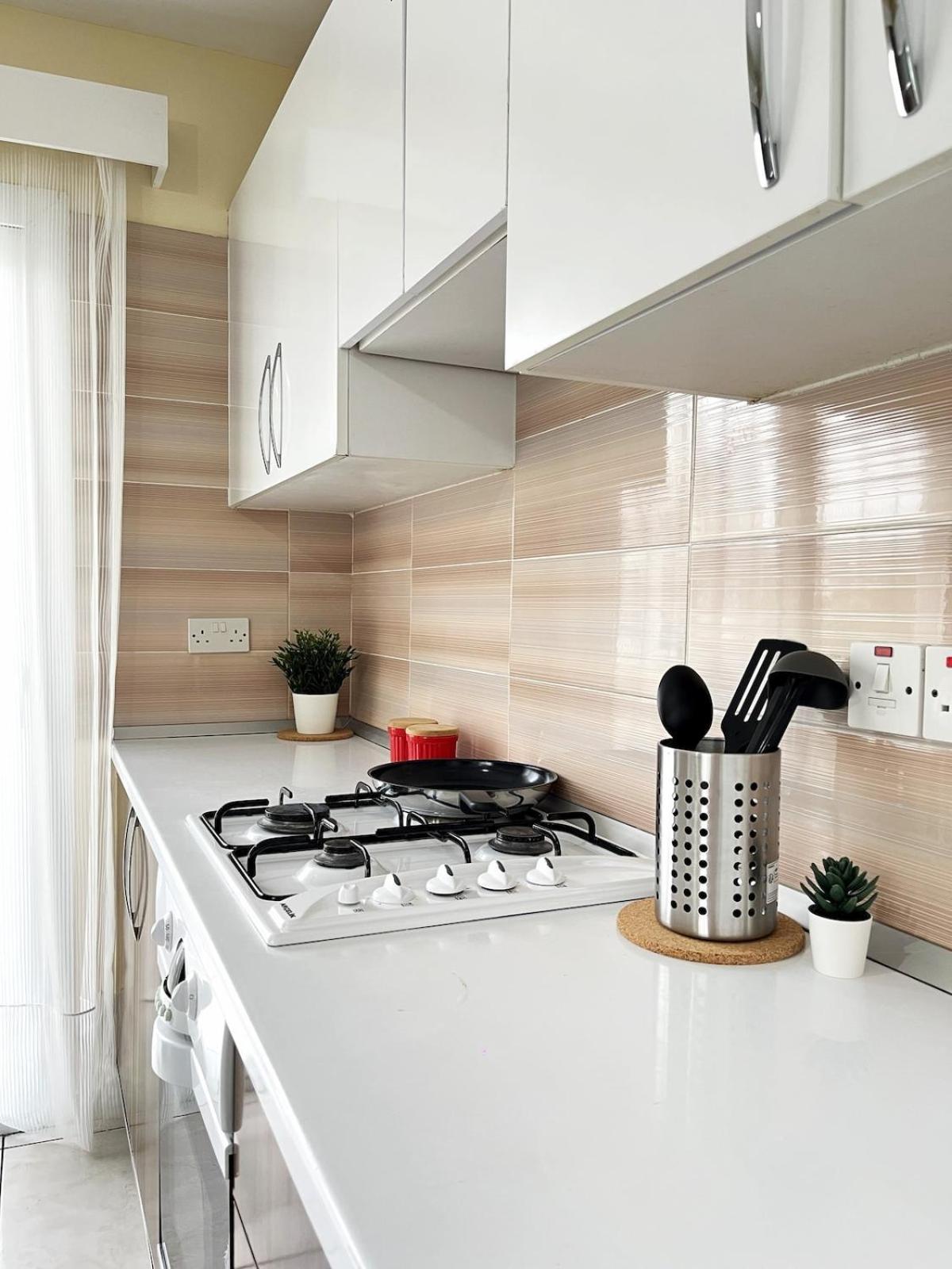 Weekend Apartments 3Br Kerýnia Eksteriør bilde